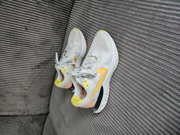 rk: Nike

NIKE WMNS NIKE RENEW RUN 2 dames meisjes hardloops beschikbaar voor biedingen