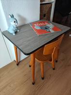 Vintage Schoolbureautje met Stoeltjes - 1971, Ophalen, Gebruikt, Tafel(s) en Stoel(en)