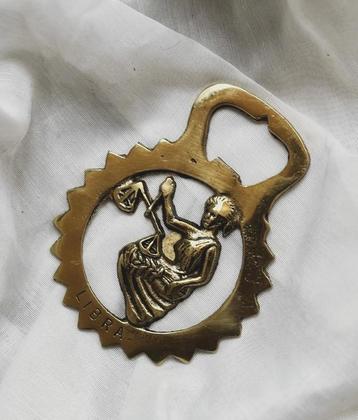Messing sterrenbeeld bieropener beschikbaar voor biedingen