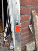 Drie punts veiligheid slot, Ophalen, Slot