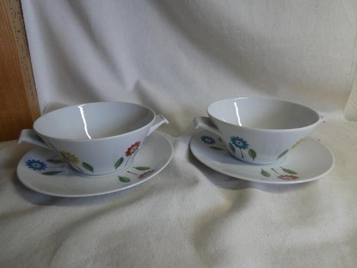 Retro porseleinen soepkoppen van California 2 x, Huis en Inrichting, Keuken | Servies, Gebruikt, Kom(men), Overige stijlen, Porselein
