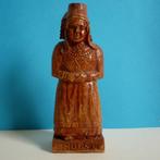 Prachtig antiek houten beeldje, vrouw in klederdracht, Hulst, Ophalen of Verzenden