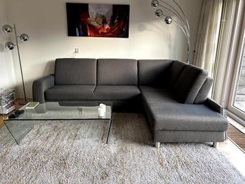 Hoekbank met lounge gedeelte beschikbaar voor biedingen