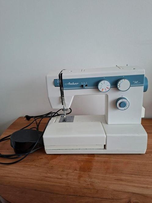 Anker Naaimachine - Vintage Model met Accessoires, Antiek en Kunst, Antiek | Naaimachines, Ophalen of Verzenden