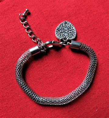 Nieuw: buis armband zilver-kleur met hart-hanger 19+6 cm beschikbaar voor biedingen