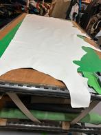 Witte kleur halve huiden 1,3 mm soepel met vlekjes A-397/398, Hobby en Vrije tijd, Stoffen en Lappen, Leer of Kunstleer, Ophalen of Verzenden