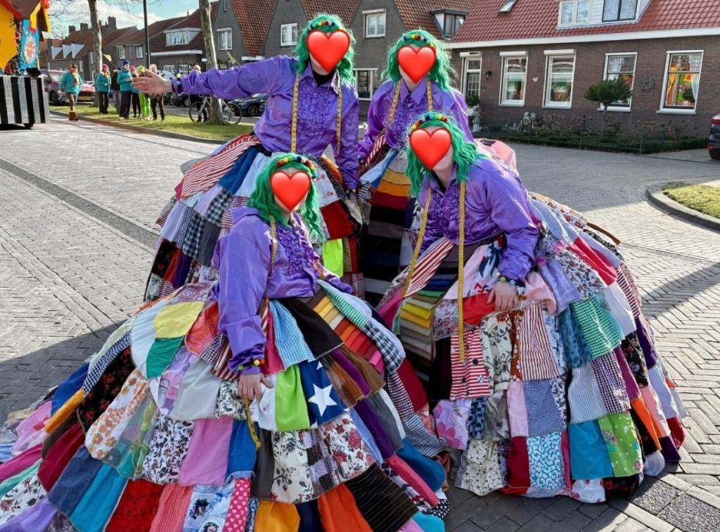 Loopgroep Carnaval lapjesjurk, Ophalen of Verzenden, Zo goed als nieuw, Pak of Jurk