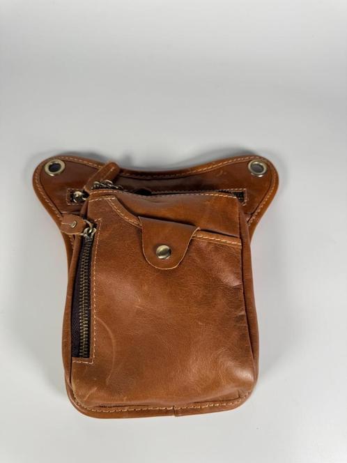 Brown Leather Utility Hip Bag, Sieraden, Tassen en Uiterlijk, Tassen | Schoudertassen, Nieuw, Overige merken, Bruin, Verzenden