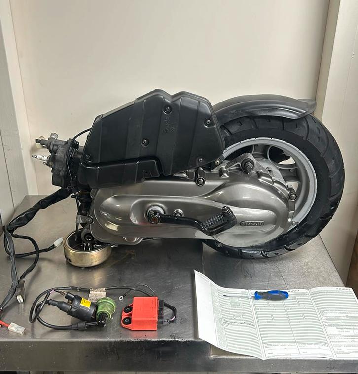 Piaggio hexagon 150cc blok - plug & play - papieren 2takt 2t, Fietsen en Brommers, Brommeronderdelen | Scooters, Zo goed als nieuw