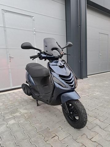 Piaggio Zip 4T Scooter Midnight Blauw FULL OPTION (BROM) beschikbaar voor biedingen