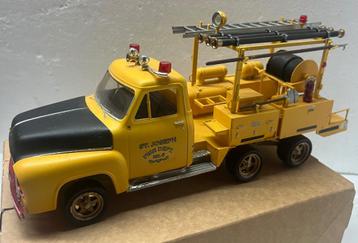 1:24 Ford F100 , 1956 , Speciaal gebouwd Plastic model beschikbaar voor biedingen