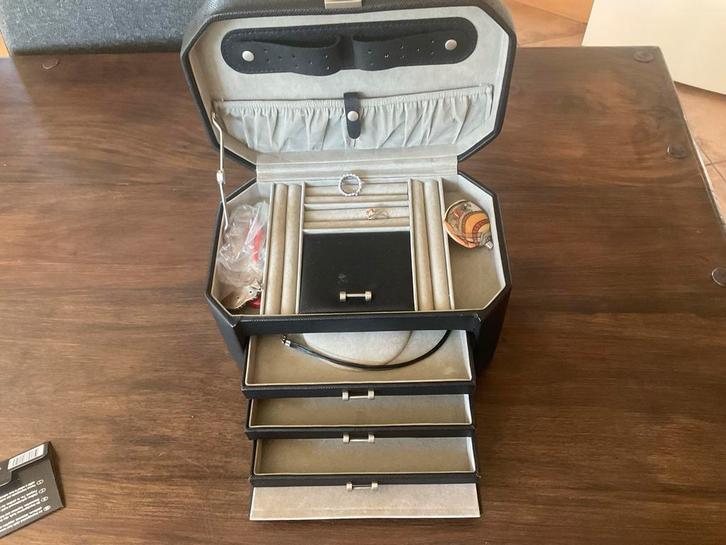 Mooie Sieradenkoffer - Zwart Beautycase, Sieraden, Tassen en Uiterlijk, Beautycases, Zo goed als nieuw, Hardcase, Zwart, Met slot
