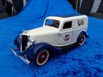 Te koop  Ford  V8 Delivery Truck, Hobby en Vrije tijd, Modelauto's | 1:18, Ophalen of Verzenden, Zo goed als nieuw, Auto, Solido