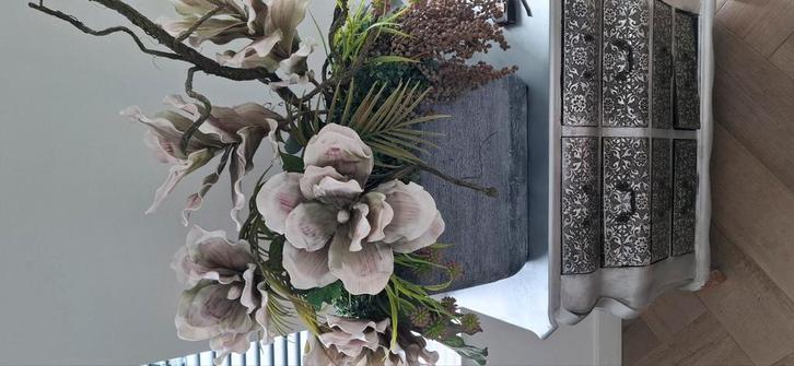 Prachtig bloemstuk met kunstbloemen., Huis en Inrichting, Woonaccessoires | Kunstplanten en Kunstbloemen, Ophalen