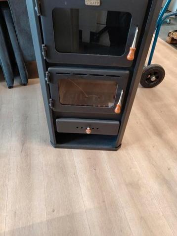 Houtkachel met oven , mooi voor onder de veranda! beschikbaar voor biedingen