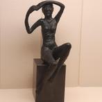 Brons sculptuur gesigneerd LM 02 naakte vrouw, Ophalen of Verzenden