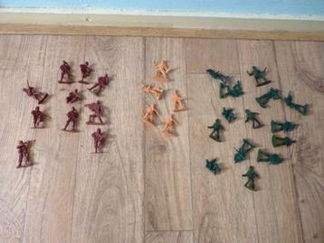 30 soldaatjes; plastic ACTIEFIGUREN. In absolute nieuwstaat. beschikbaar voor biedingen
