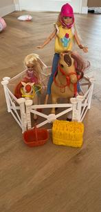 Barbie set met paarden, Kinderen en Baby's, Speelgoed | Poppenhuizen, Toebehoren, Ophalen of Verzenden, Zo goed als nieuw