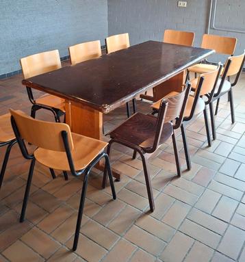 2x Tafel met stoelen beschikbaar voor biedingen