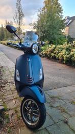 Vespa Primavera 4t4v 2015 geel kenteken, Fietsen en Brommers, Ophalen, Zo goed als nieuw