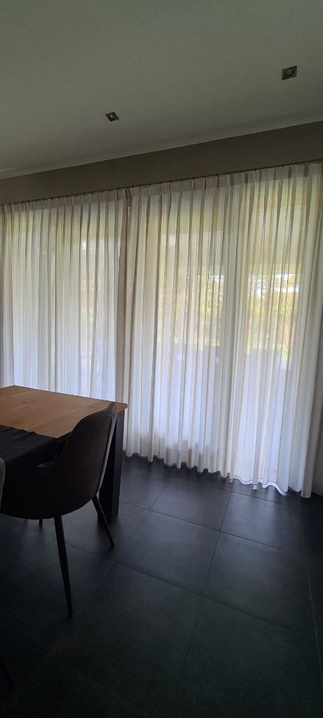 Inbetween gordijnen - kamerhoog, Huis en Inrichting, Stoffering | Gordijnen en Lamellen, Zo goed als nieuw, 200 cm of meer, 200 cm of meer
