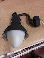 IJzeren rustieke wandlamp met plastic kap voor aan de muur., Gebruikt, Ophalen of Verzenden, Wandlamp, IJzer