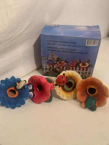 4 Deco plantenstekers beschikbaar voor biedingen