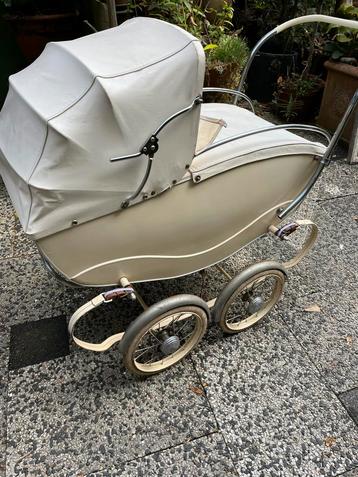 Kinderwagen uit 1950 beschikbaar voor biedingen