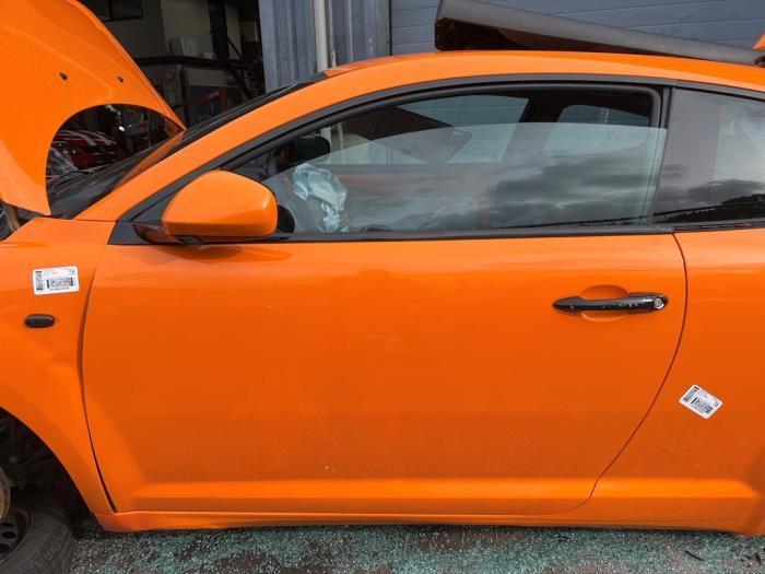 Portier 2Deurs links van een Alfa Romeo Mito (ORANJE), Auto-onderdelen, Carrosserie en Plaatwerk, Deur, Alfa Romeo, Gebruikt, 3 maanden garantie