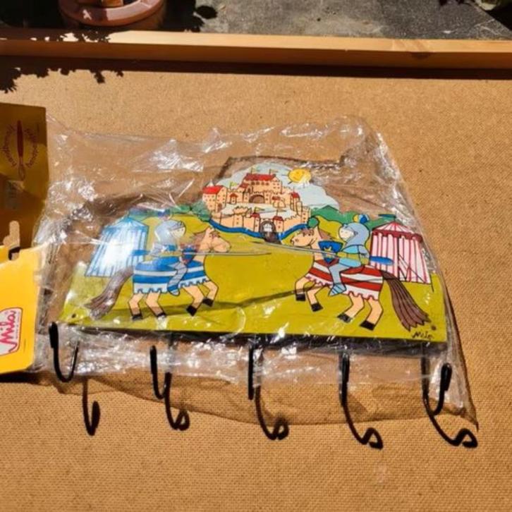 Leuke kinderhaken ., Verzamelen, Disney, Zo goed als nieuw, Beeldje of Figuurtje, Overige figuren, Ophalen of Verzenden