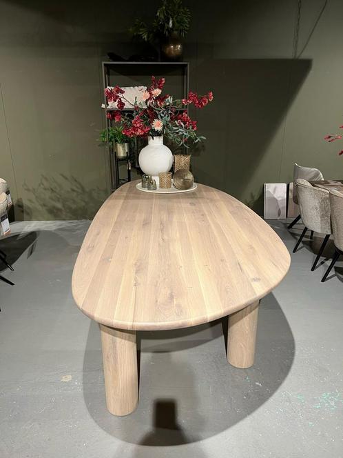 Eettafel Le Mans Room 108 v €2.369 voor €800,-, Huis en Inrichting, Tafels | Eettafels, Zo goed als nieuw, 200 cm of meer, Vijf personen of meer