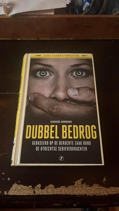 Gerhard Hormann - Dubbel bedrog, Boeken, Thrillers, Gelezen, Nederland, Ophalen of Verzenden