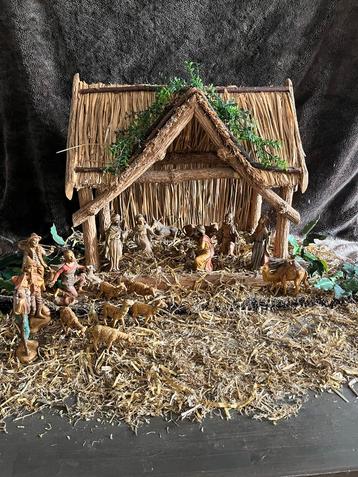 Kerststal met figuren beschikbaar voor biedingen