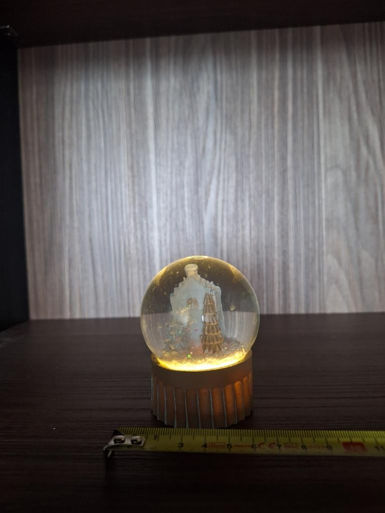 Sneeuwbol met Kasteel, Ophalen, Zo goed als nieuw