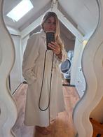 Nieuwe exclusieve trenchcoat lusjes nog vast, Kleding | Dames, Ophalen of Verzenden, Nieuw, Beige