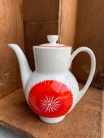 Mooie retro theepot koffiepot wit rood oranje bloem puntgaaf, Ophalen of Verzenden