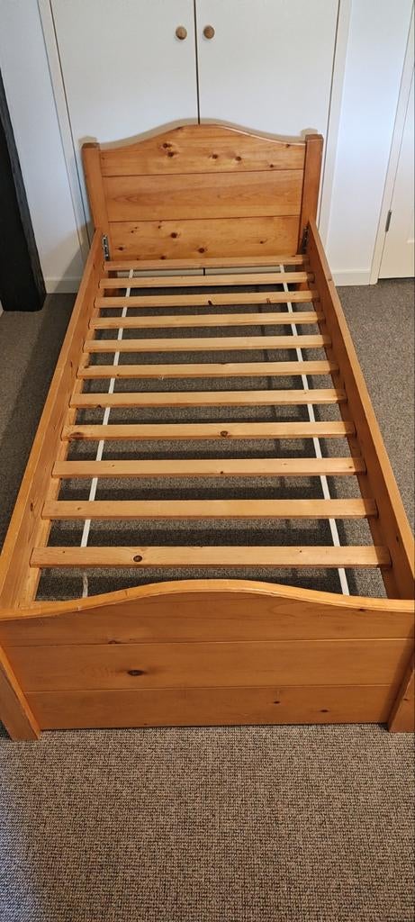Eenpersoons bed grenen, robuust houtwerk, Huis en Inrichting, Slaapkamer | Bedden, Gebruikt, Eenpersoons, 90 cm, Hout, Ophalen