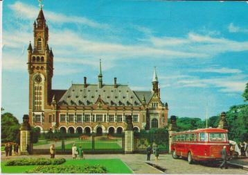 Den Haag , Vredespaleis met Fraaie oude bus