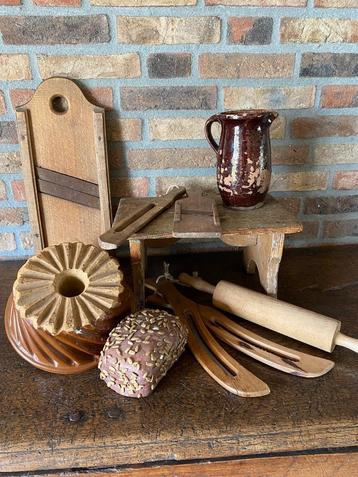 Brocante oude koolsnijders/deegrollen/ kannetje/bakvorm  beschikbaar voor biedingen