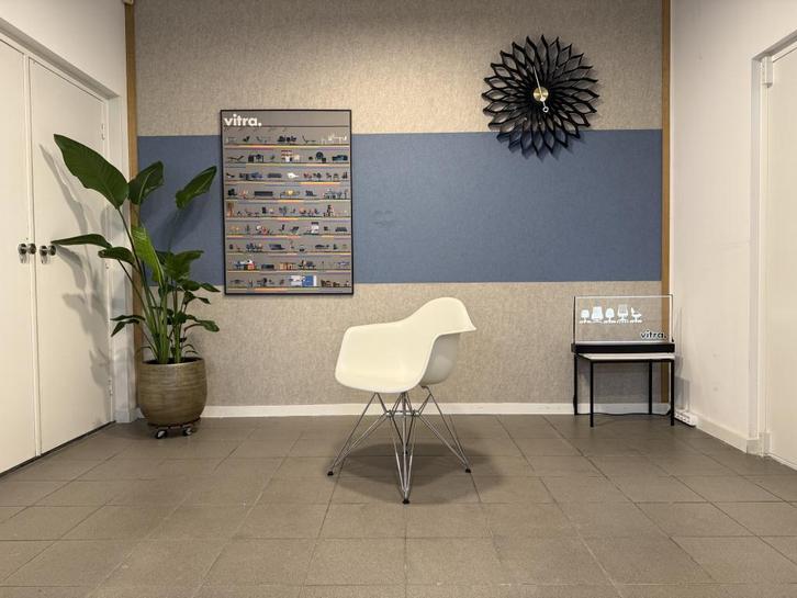 Vitra | Eames | DAR | Wit | 30x, Huis en Inrichting, Stoelen, Gebruikt, Vijf, Zes of meer stoelen, Kunststof, Metaal, Wit, Ophalen of Verzenden