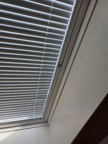 Velux lees omschrijving beschikbaar voor biedingen