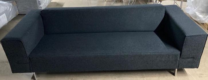 Design on Stock Hopper 3-zits bank in zwarte stof, Huis en Inrichting, Banken | Bankstellen, Gebruikt, Rechte bank, Overige maten