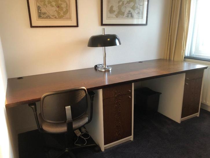 Groot bureau Wenge fineer met witte onderkastjes, Huis en Inrichting, Bureaus, Gebruikt, Bureau, Ophalen