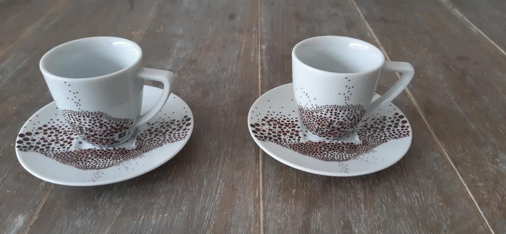 Nespresso kop en schotel wit/bruin - 2 stuks, Huis en Inrichting, Keuken | Servies, Ophalen of Verzenden, Zo goed als nieuw, Overige stijlen