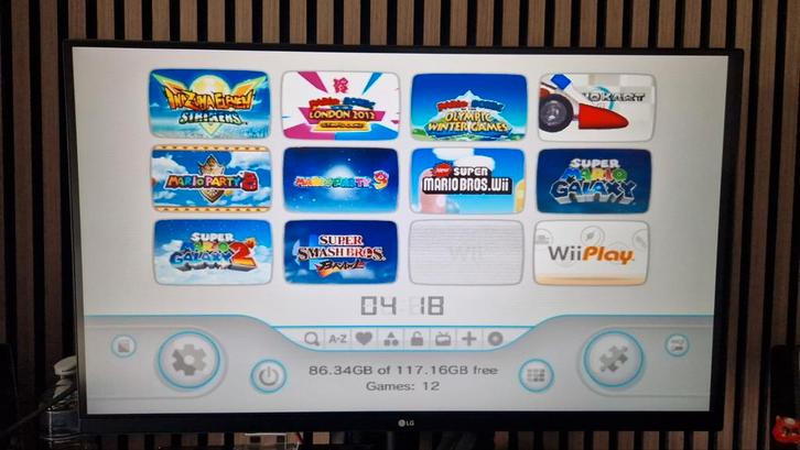 Nintendo Wii met 2 controllers en 12 gedownloade games, Spelcomputers en Games, Spelcomputers | Nintendo Wii, Refurbished, Met 2 controllers