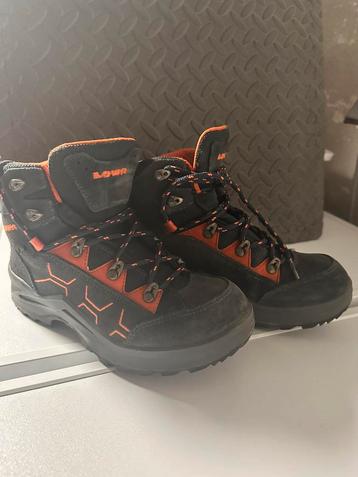 Lowa schoenen maat 35 beschikbaar voor biedingen
