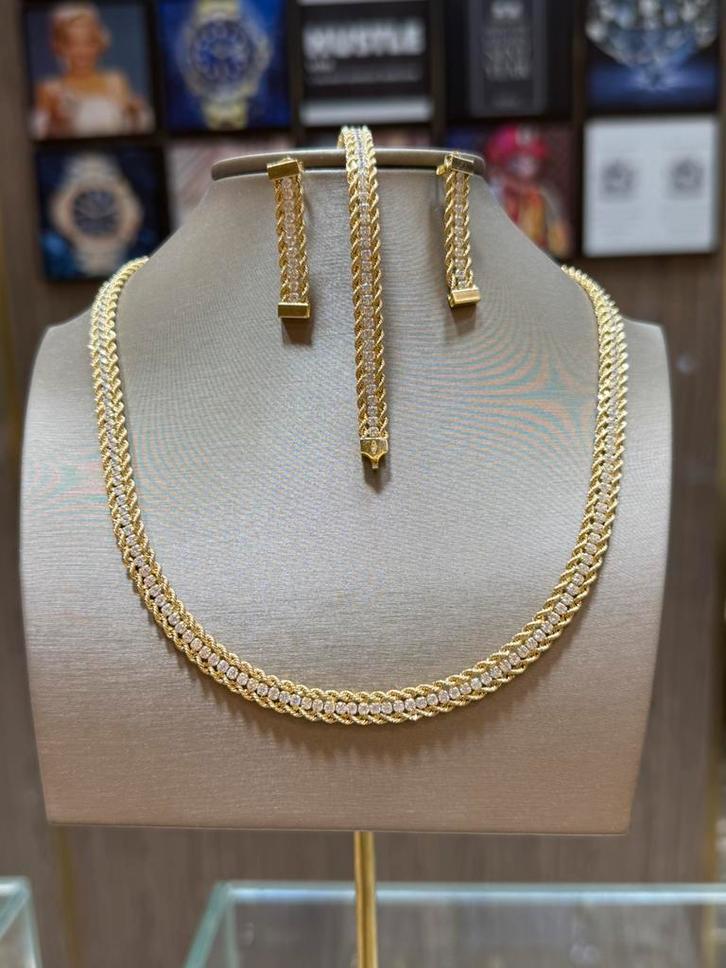 18KT Goud - Set voor Vrouw - 26 Gram - Zirkonia - Ketting, Sieraden, Tassen en Uiterlijk, Kettingen, Nieuw, Goud, Ophalen