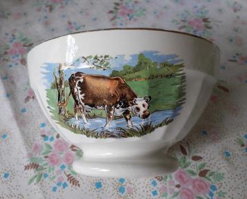 Franse spoelkom met koe beschikbaar voor biedingen