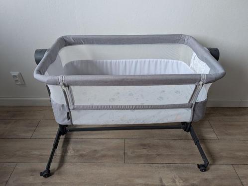 Kinderkraft NESTE UP 2 co-sleeper met matras (grijs), Kinderen en Baby's, Babywiegjes en Ledikanten, Zo goed als nieuw, Wieg, Ophalen of Verzenden
