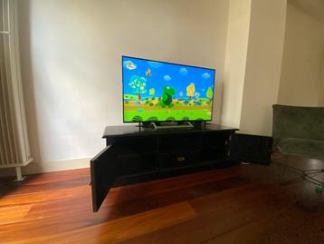 Zwarte stevige TV kast